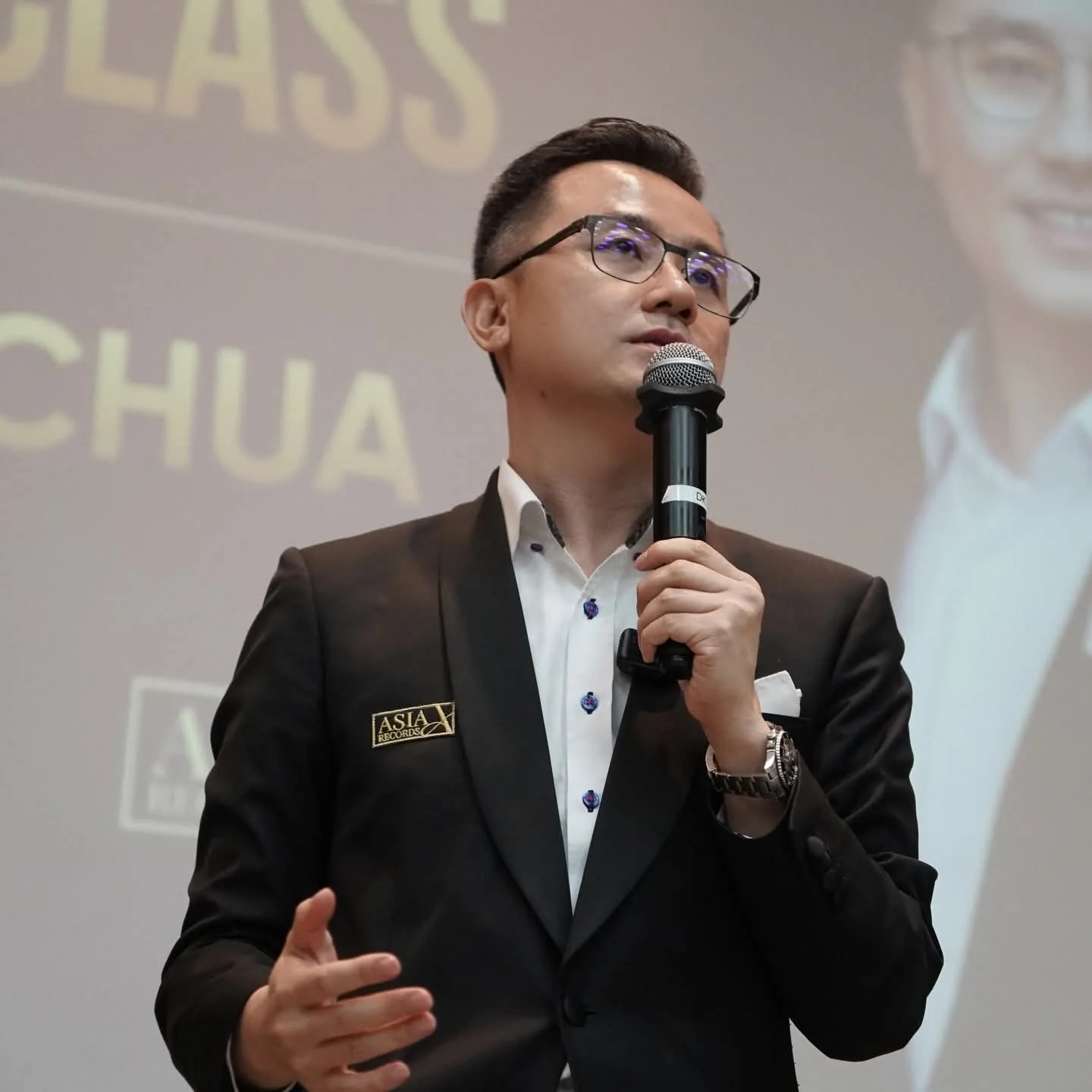 Dato' KK Chua speaking at an official recognition event